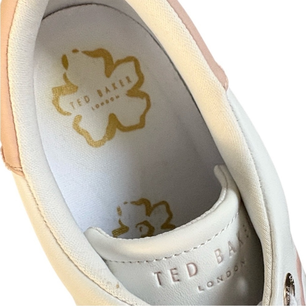EUC Ted Baker Leather Tarliah
Magnolia Flower Sneakers White Pink Size 11 - Picture 4 of 10